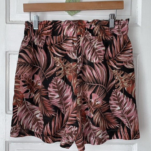 JANE + DELANCEY TROPICAL PALM LEAF PULL ON SHORTS - Picture 4 of 7